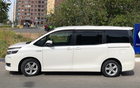 Toyota Voxy III, 2014 год, 1 950 000 рублей, 9 фотография