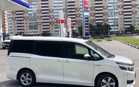 Toyota Voxy III, 2014 год, 1 950 000 рублей, 4 фотография