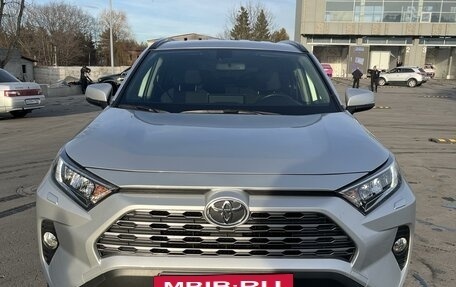 Toyota RAV4, 2019 год, 3 430 000 рублей, 2 фотография