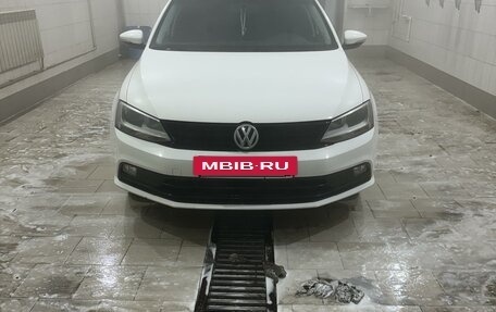 Volkswagen Jetta VI, 2015 год, 1 050 000 рублей, 2 фотография