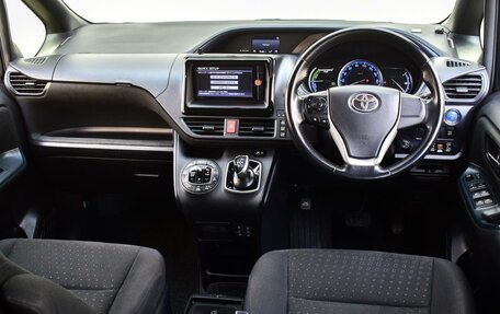Toyota Voxy III, 2014 год, 1 998 000 рублей, 6 фотография