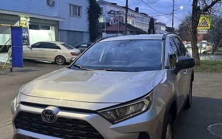 Toyota RAV4, 2021 год, 3 300 000 рублей, 2 фотография