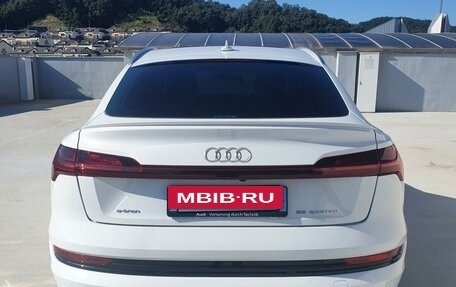 Audi e-tron I, 2022 год, 5 745 000 рублей, 4 фотография