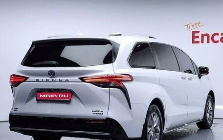 Toyota Sienna, 2022 год, 6 200 000 рублей, 3 фотография