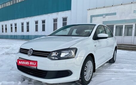Volkswagen Polo VI (EU Market), 2014 год, 1 230 000 рублей, 2 фотография