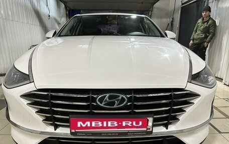 Hyundai Sonata VIII, 2019 год, 2 500 000 рублей, 3 фотография