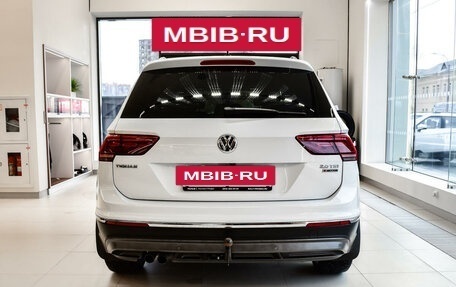 Volkswagen Tiguan II, 2016 год, 2 590 000 рублей, 6 фотография