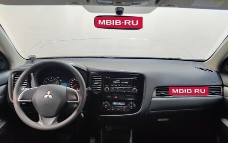 Mitsubishi Outlander III рестайлинг 3, 2013 год, 1 299 000 рублей, 12 фотография