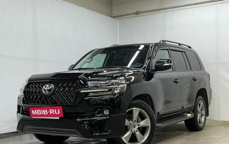 Toyota Land Cruiser 200, 2018 год, 6 990 000 рублей, 2 фотография
