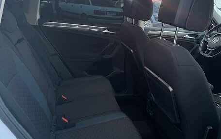 Volkswagen Tiguan II, 2019 год, 2 700 000 рублей, 16 фотография