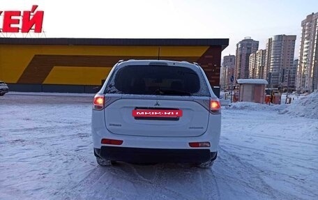 Mitsubishi Outlander III рестайлинг 3, 2012 год, 1 850 000 рублей, 9 фотография