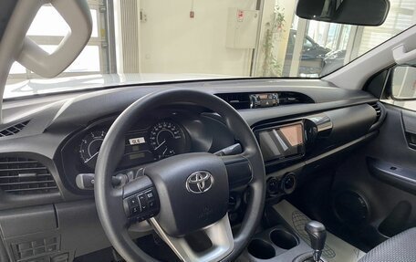 Toyota Hilux VIII, 2023 год, 4 950 000 рублей, 14 фотография
