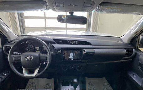 Toyota Hilux VIII, 2023 год, 4 950 000 рублей, 18 фотография