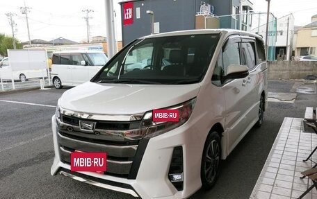 Toyota Noah III, 2019 год, 1 680 000 рублей, 2 фотография