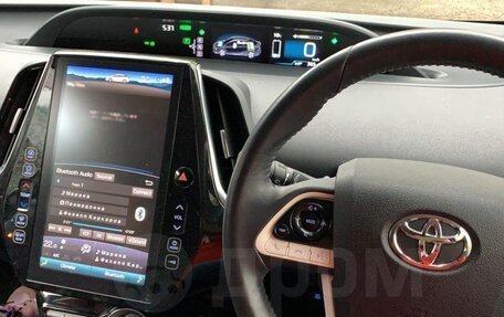Toyota Prius IV XW50, 2017 год, 2 180 000 рублей, 7 фотография