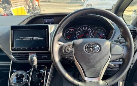 Toyota Voxy III, 2020 год, 1 820 000 рублей, 12 фотография