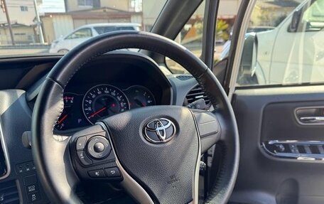 Toyota Voxy III, 2020 год, 1 820 000 рублей, 13 фотография