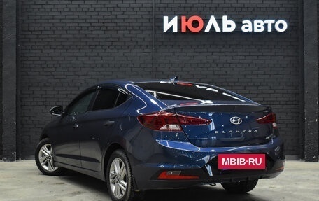 Hyundai Elantra VI рестайлинг, 2019 год, 1 800 000 рублей, 5 фотография