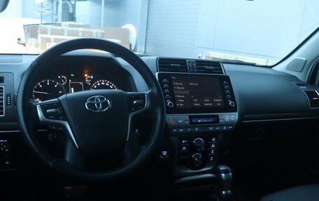 Toyota Land Cruiser Prado 150 рестайлинг 2, 2021 год, 8 000 000 рублей, 6 фотография