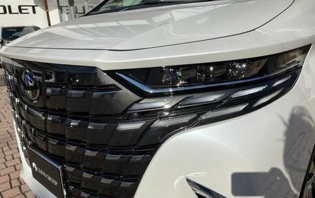 Toyota Alphard, 2024 год, 13 600 000 рублей, 2 фотография