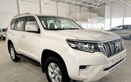 Toyota Land Cruiser Prado 150 рестайлинг 2, 2022 год, 7 650 000 рублей, 3 фотография