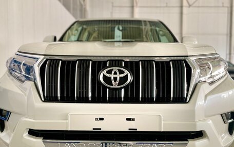 Toyota Land Cruiser Prado 150 рестайлинг 2, 2022 год, 7 650 000 рублей, 2 фотография