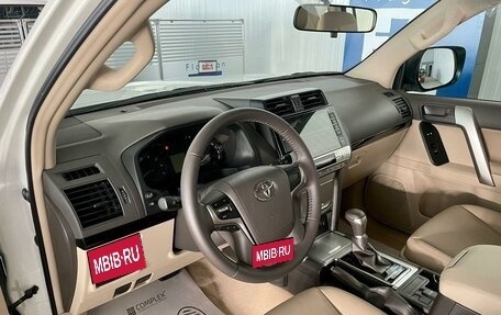 Toyota Land Cruiser Prado 150 рестайлинг 2, 2022 год, 7 650 000 рублей, 10 фотография
