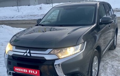 Mitsubishi Outlander III рестайлинг 3, 2018 год, 1 999 999 рублей, 1 фотография