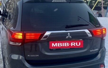 Mitsubishi Outlander III рестайлинг 3, 2018 год, 1 999 999 рублей, 7 фотография