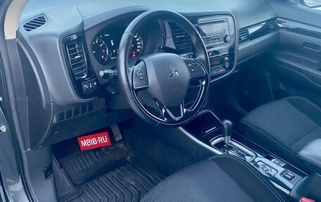 Mitsubishi Outlander III рестайлинг 3, 2018 год, 1 999 999 рублей, 12 фотография