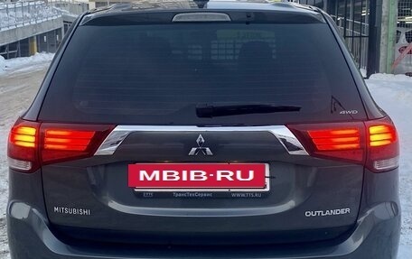 Mitsubishi Outlander III рестайлинг 3, 2018 год, 1 999 999 рублей, 6 фотография