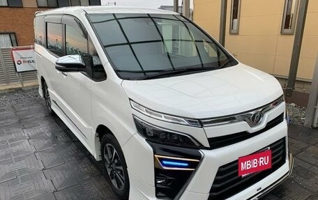 Toyota Voxy III, 2019 год, 2 051 000 рублей, 5 фотография