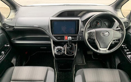 Toyota Voxy III, 2019 год, 2 051 000 рублей, 9 фотография