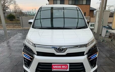 Toyota Voxy III, 2019 год, 2 051 000 рублей, 7 фотография