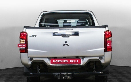 Mitsubishi L200 IV рестайлинг, 2021 год, 3 670 000 рублей, 6 фотография