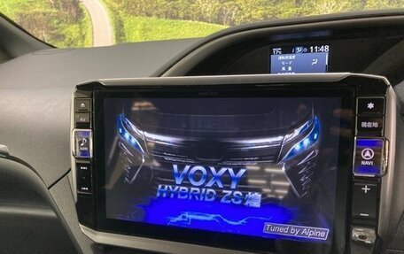Toyota Voxy III, 2021 год, 1 900 000 рублей, 10 фотография