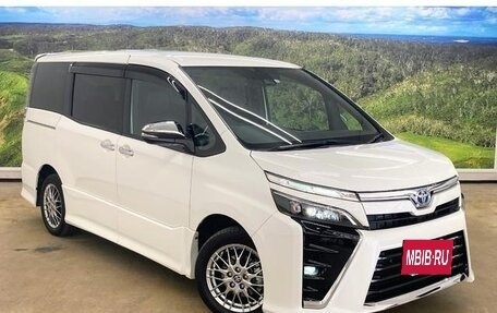 Toyota Voxy III, 2021 год, 1 900 000 рублей, 2 фотография