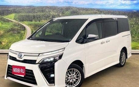 Toyota Voxy III, 2021 год, 1 900 000 рублей, 5 фотография