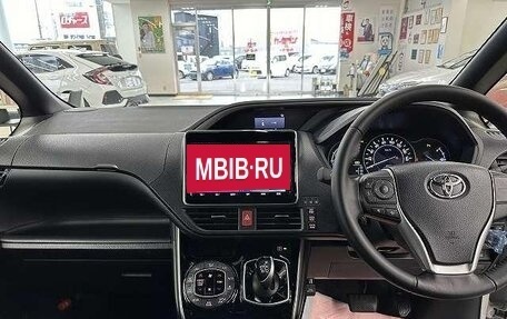 Toyota Voxy III, 2021 год, 1 960 000 рублей, 9 фотография