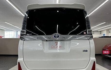 Toyota Voxy III, 2021 год, 1 960 000 рублей, 6 фотография