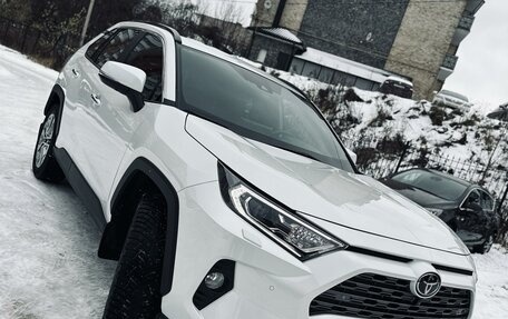 Toyota RAV4, 2021 год, 4 300 000 рублей, 3 фотография