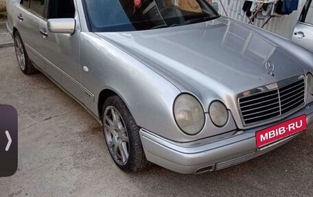 Mercedes-Benz E-Класс, 1995 год, 370 000 рублей, 1 фотография