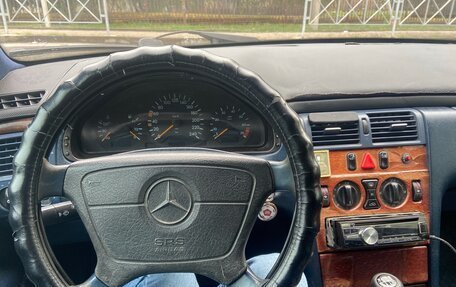 Mercedes-Benz E-Класс, 1995 год, 370 000 рублей, 6 фотография