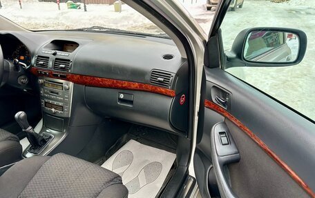 Toyota Avensis III рестайлинг, 2004 год, 740 000 рублей, 14 фотография