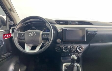 Toyota Hilux VIII, 2015 год, 2 999 000 рублей, 14 фотография