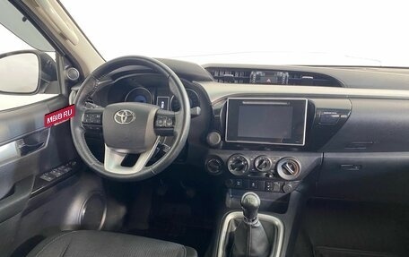 Toyota Hilux VIII, 2015 год, 2 999 000 рублей, 13 фотография