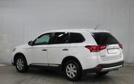 Mitsubishi Outlander III рестайлинг 3, 2015 год, 1 750 000 рублей, 7 фотография