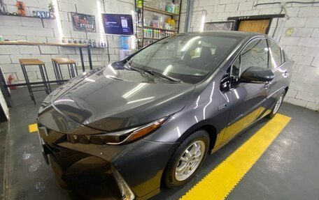 Toyota Prius IV XW50, 2017 год, 2 600 000 рублей, 8 фотография