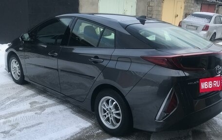 Toyota Prius IV XW50, 2017 год, 2 600 000 рублей, 14 фотография
