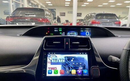 Toyota Prius IV XW50, 2017 год, 1 800 000 рублей, 13 фотография